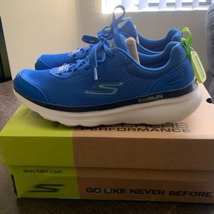 SKECHERS  PERFORMANCE Mens CO RUN motion athletic and training Sneakers NWT
